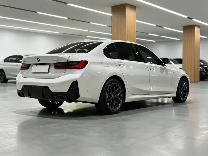 BMW 3 Series 2025 Model 330Li M Sports Night Set – фото 6