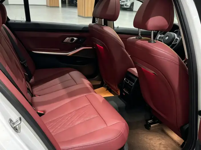 BMW 3 Series 2025 Model 330Li M Sports Night Set – фото 9