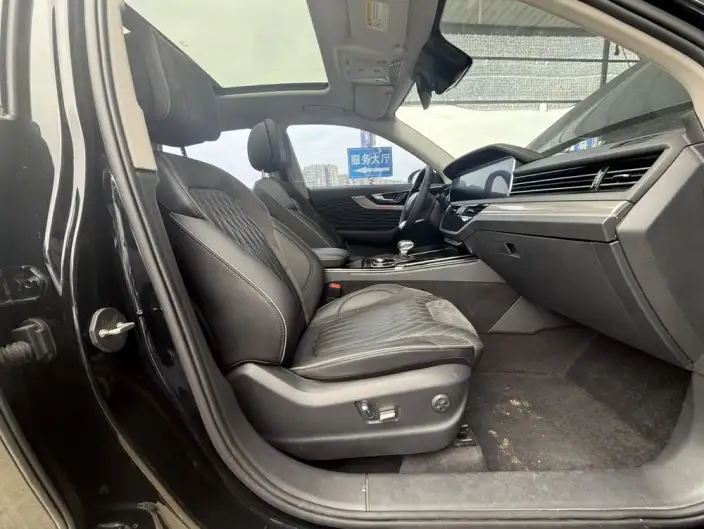 Hongqi HS5 2022 Model 2.0T Smart Flag Enjoy Edition – фото 9