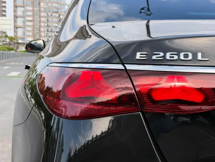 Mercedes-Benz E-Class 2024 Model E 260 L sedan – фото 10