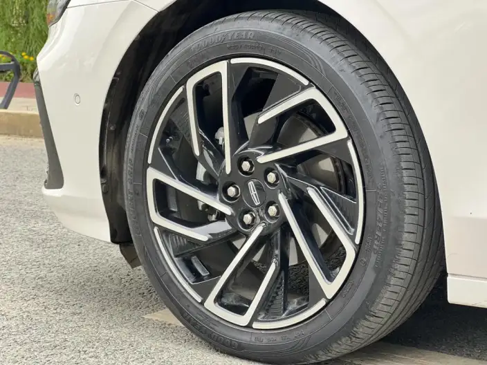 Lincoln Z 2022 Model Facelift i Cool Zunya Edition – фото 9
