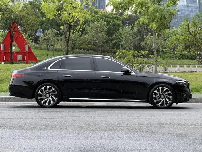Mercedes-Benz E-Class 2024 Model E 300 L Luxury Model sedan – фото 8