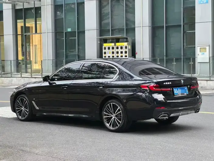 BMW 5 Series 2023 Model 530Li Leading Model M Sports Set – фото 3