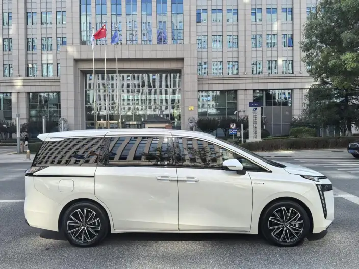 GAC Trumpchi E8 PHEV 2024 Model 2.0ATK 150km MAX+ – фото 8