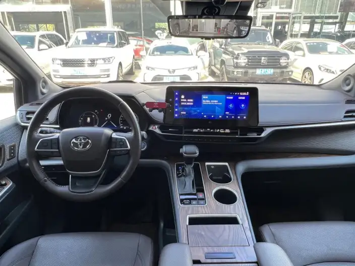 Toyota Sienna 2021 Model 2.5L Hybrid Platinum edition – фото 6