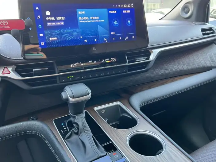 Toyota Sienna 2021 Model 2.5L Hybrid Platinum edition – фото 7
