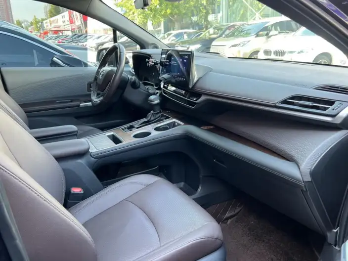 Toyota Sienna 2021 Model 2.5L Hybrid Platinum edition – фото 9