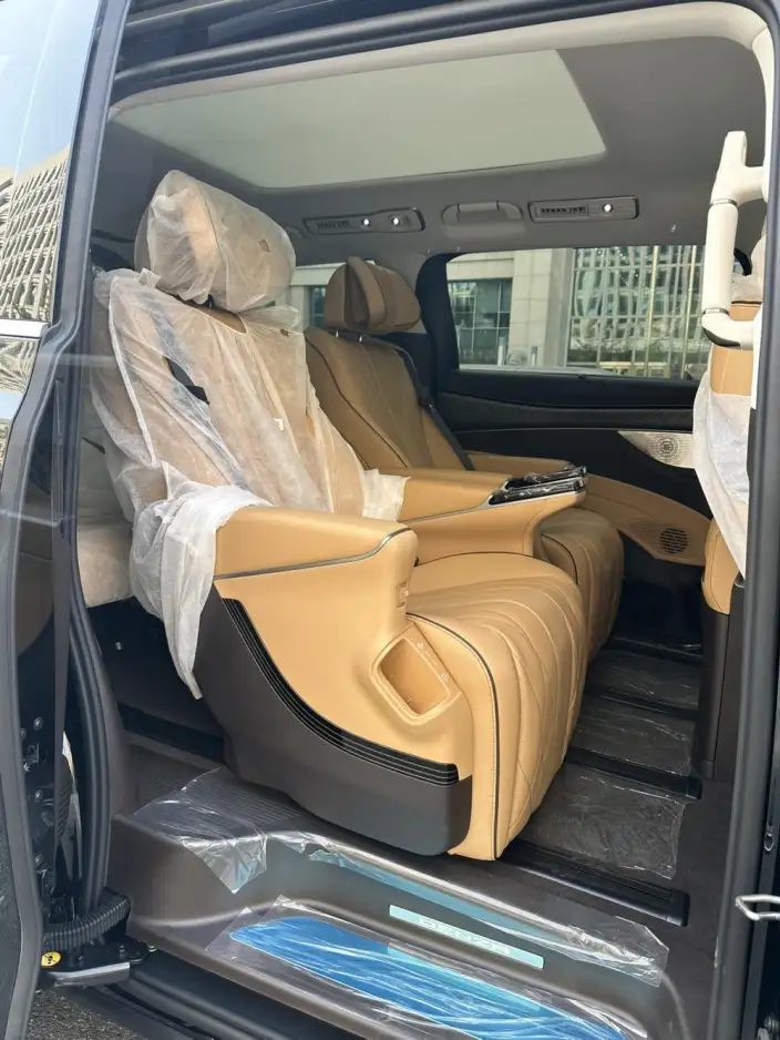 Denza D9 EV 2024 Model 620 2WD Exclusive Model – фото 10
