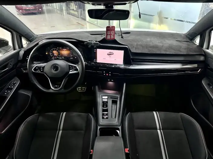 Volkswagen Golf 2023 Model 280TSI DSG R-Line Lite – фото 7