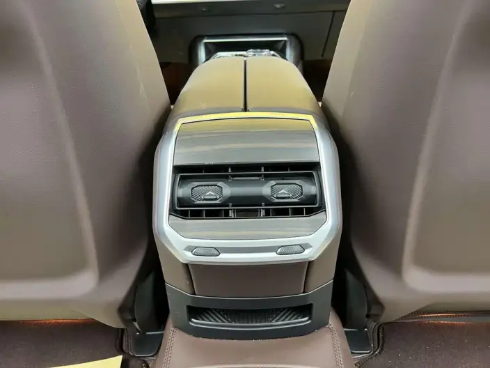 BMW 7 Series 2023 Model 735Li Luxury Set – фото 8