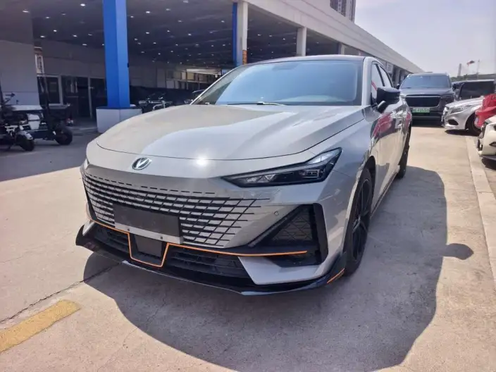 Changan UNI-V 2022 Model 1.5T Sports Edition – фото 1