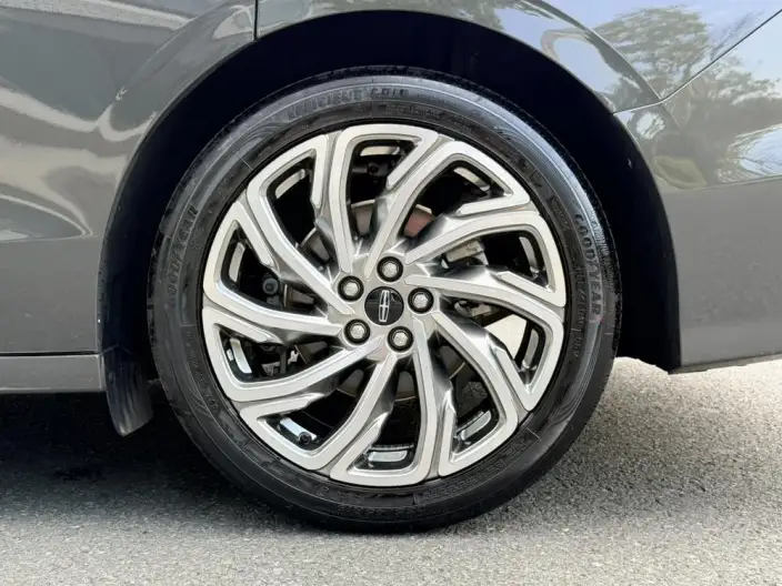 Lincoln Z 2022 Model i Xiang Zunya Edition – фото 9