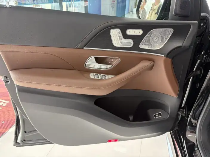 Mercedes-Benz GLS 2024 Model GLS 450 4MATIC Fashion Model – фото 7