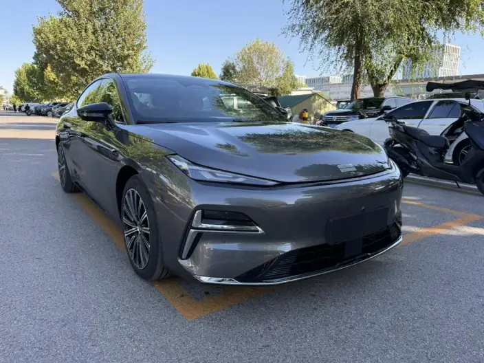 Geely Galaxy E8 PHEV 2025 Model 130km EM-P Tiggo Edition