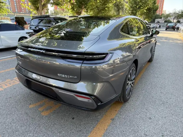 Geely Galaxy E8 PHEV 2025 Model 130km EM-P Tiggo Edition – фото 7