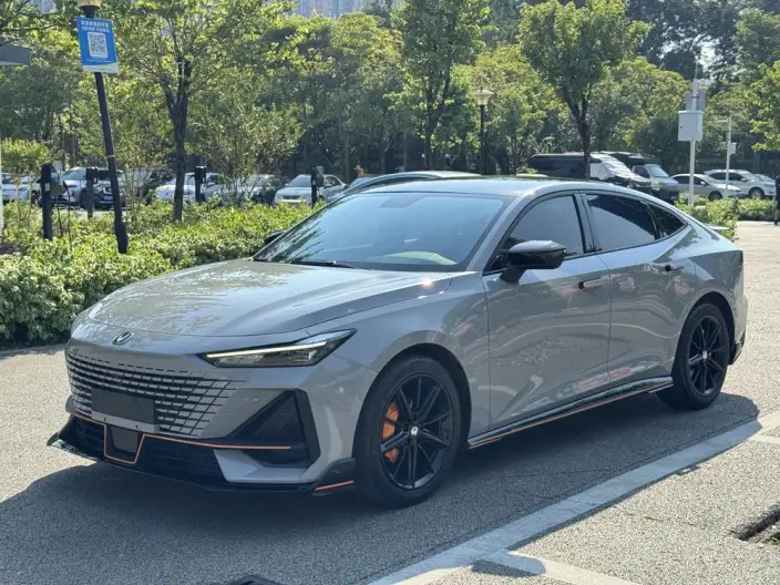 Changan UNI-V 2022 Model 1.5T Sports Edition – фото 1