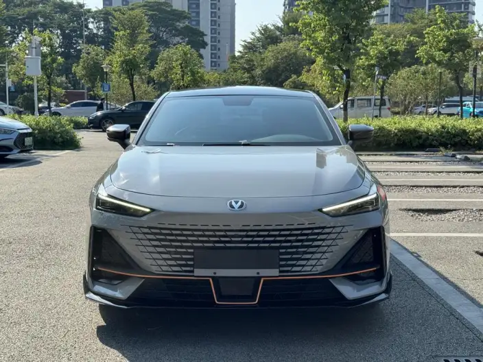 Changan UNI-V 2022 Model 1.5T Sports Edition – фото 2