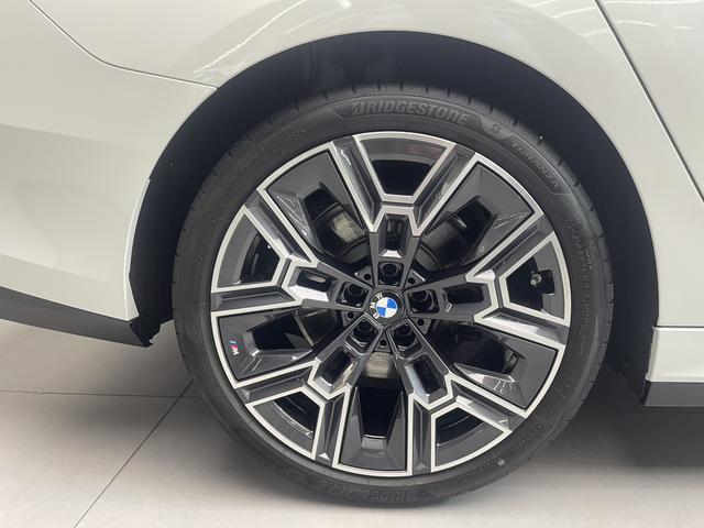 BMW 5 Series 2025 530Li Premium M Sport Package – фото 28