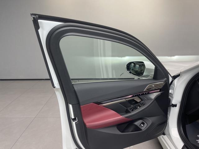 BMW 5 Series 2025 530Li Premium M Sport Package – фото 33
