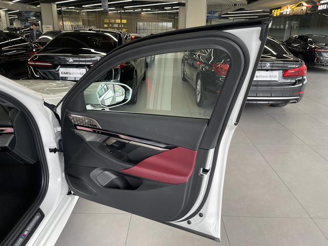 BMW 5 Series 2025 530Li Premium M Sport Package – фото 34