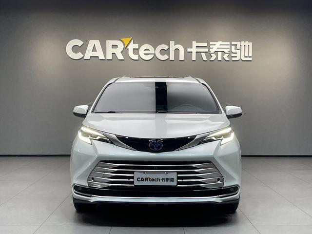Toyota Sienna 2021 2.5L Hybrid Platinum Edition – фото 2