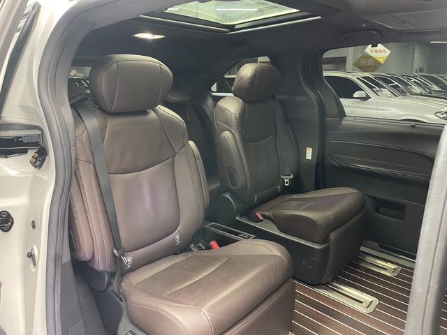 Toyota Sienna 2021 2.5L Hybrid Platinum Edition – фото 11