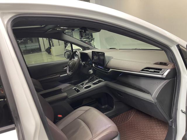 Toyota Sienna 2021 2.5L Hybrid Platinum Edition – фото 13