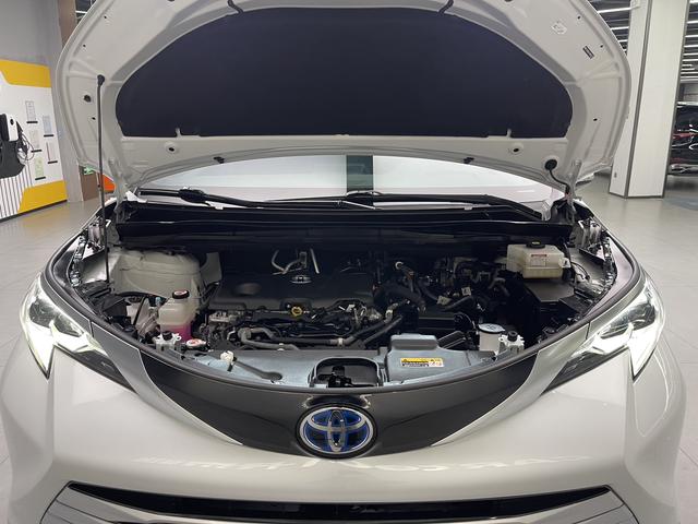 Toyota Sienna 2021 2.5L Hybrid Platinum Edition – фото 26