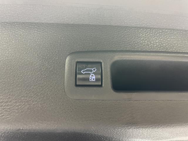 Toyota Sienna 2021 2.5L Hybrid Platinum Edition – фото 30