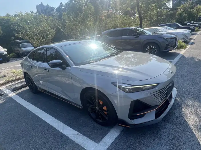 Changan UNI-V 2022 Model 1.5T Sports Edition