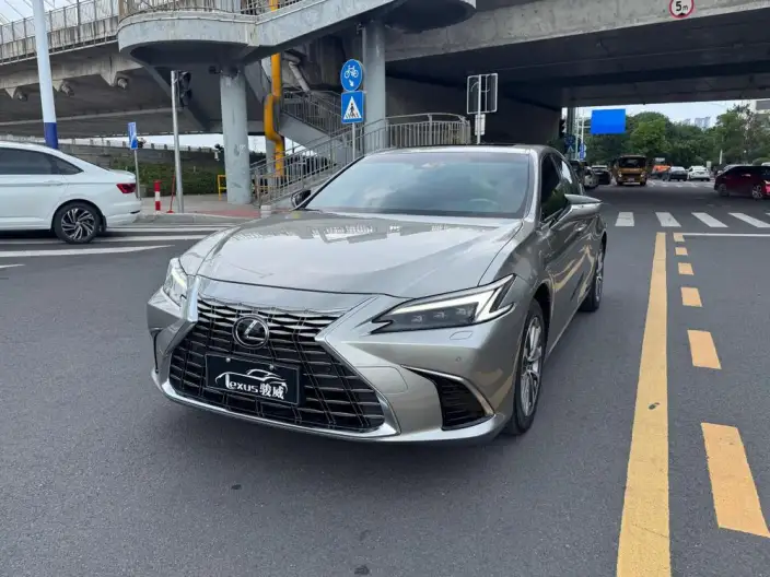 Lexus ES 2025 Model 300h Premium