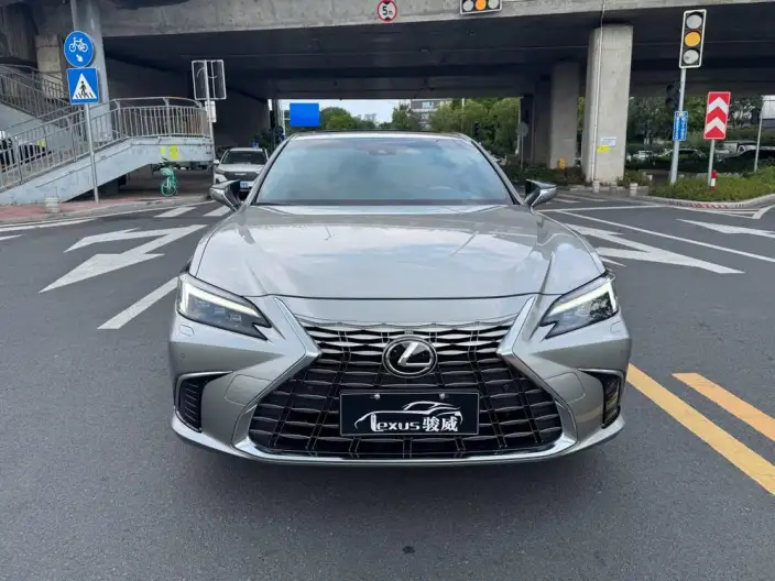 Lexus ES 2025 Model 300h Premium