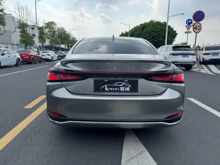 Lexus ES 2025 Model 300h Premium – фото 5