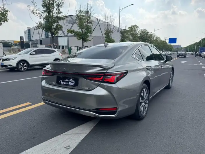 Lexus ES 2025 Model 300h Premium – фото 6