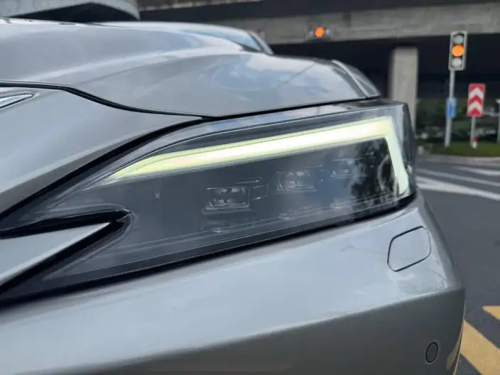 Lexus ES 2025 Model 300h Premium – фото 9