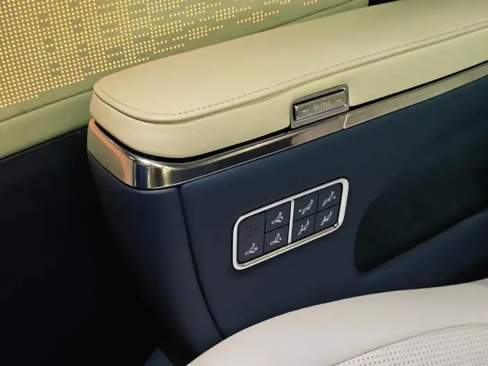 ZEEKR 009 2024 Model VI seat Executive Edition 4WD 108kWh – фото 7