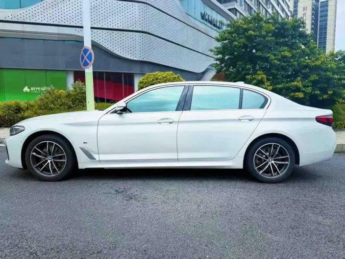 BMW 5 Series 2022 Model Facelift 525Li M Sports Set – фото 4