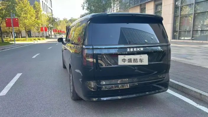 ZEEKR 009 2024 Model VI seat Executive Edition 4WD 108kWh – фото 2