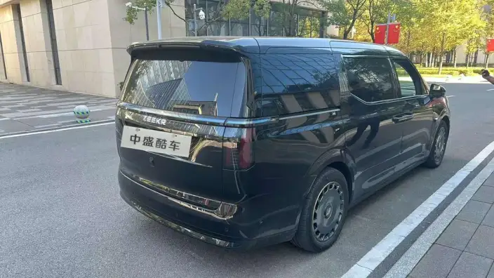 ZEEKR 009 2024 Model VI seat Executive Edition 4WD 108kWh – фото 3