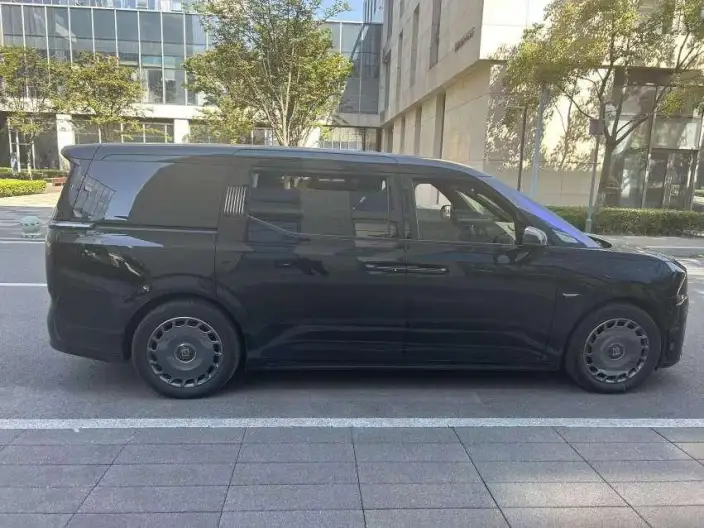 ZEEKR 009 2024 Model VI seat Executive Edition 4WD 108kWh – фото 4