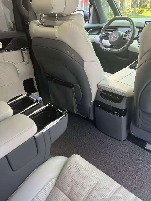 ZEEKR 009 2024 Model VI seat Executive Edition 4WD 108kWh – фото 5