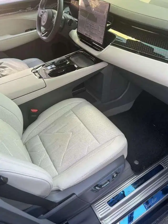 ZEEKR 009 2024 Model VI seat Executive Edition 4WD 108kWh – фото 6