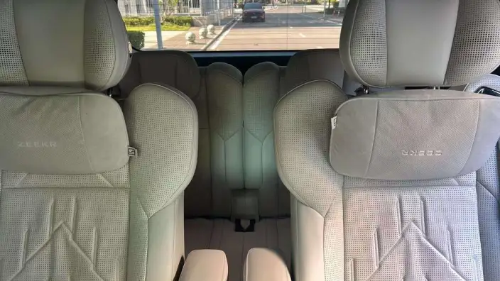 ZEEKR 009 2024 Model VI seat Executive Edition 4WD 108kWh – фото 7