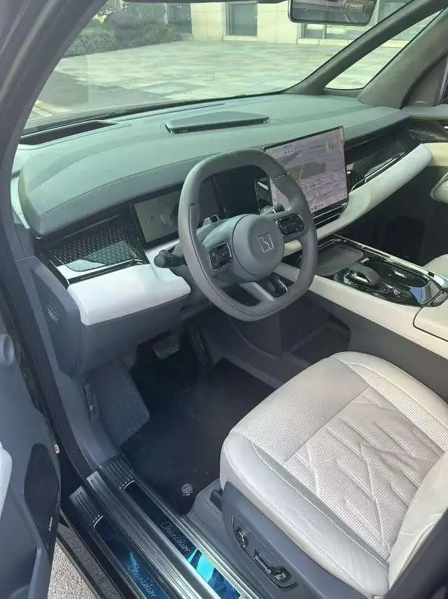 ZEEKR 009 2024 Model VI seat Executive Edition 4WD 108kWh – фото 10