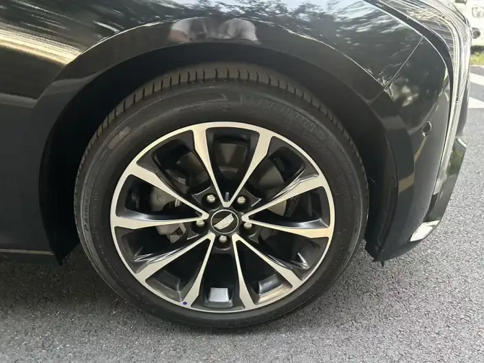 Cadillac CT5 2025 Model 28T Lincoln Town Sports Edition