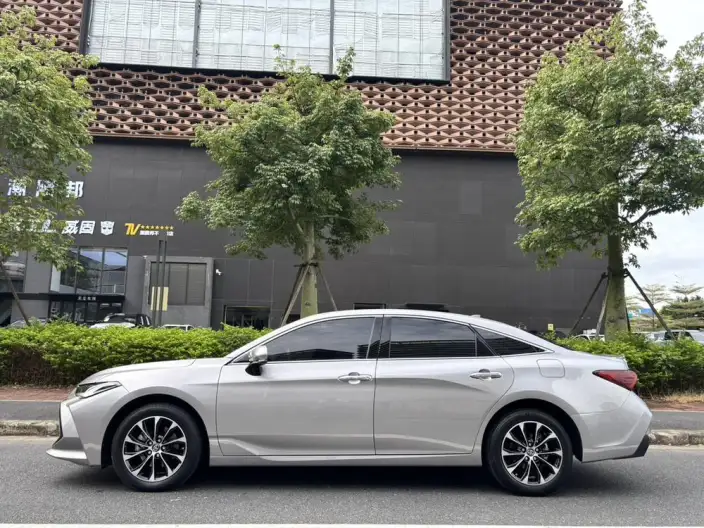 Toyota Avalon 2023 Model 2.5L Automatic Deluxe Edition – фото 3