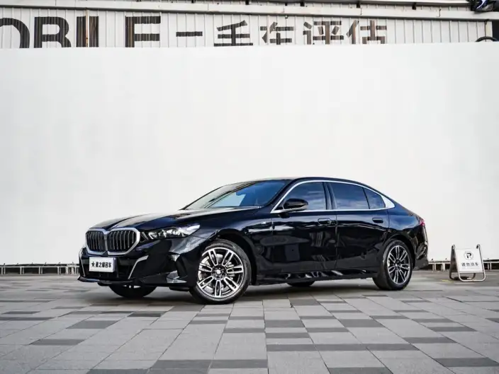 BMW 5 Series 2025 Model 525Li M Sports Set – фото 1