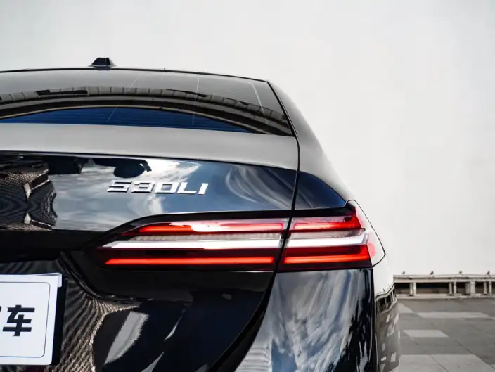 BMW 5 Series 2025 Model 525Li M Sports Set – фото 7