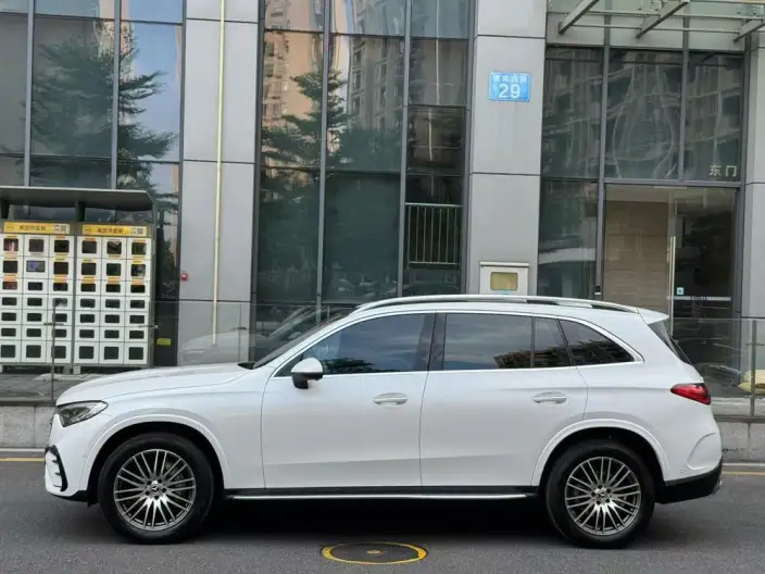 Mercedes-Benz GLC 2023 Model GLC 300 L 4MATIC Dynamic Model 5 seat – фото 3