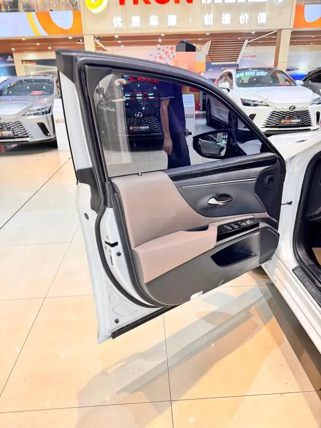 Lexus ES 2022 Model 200 Superior Edition